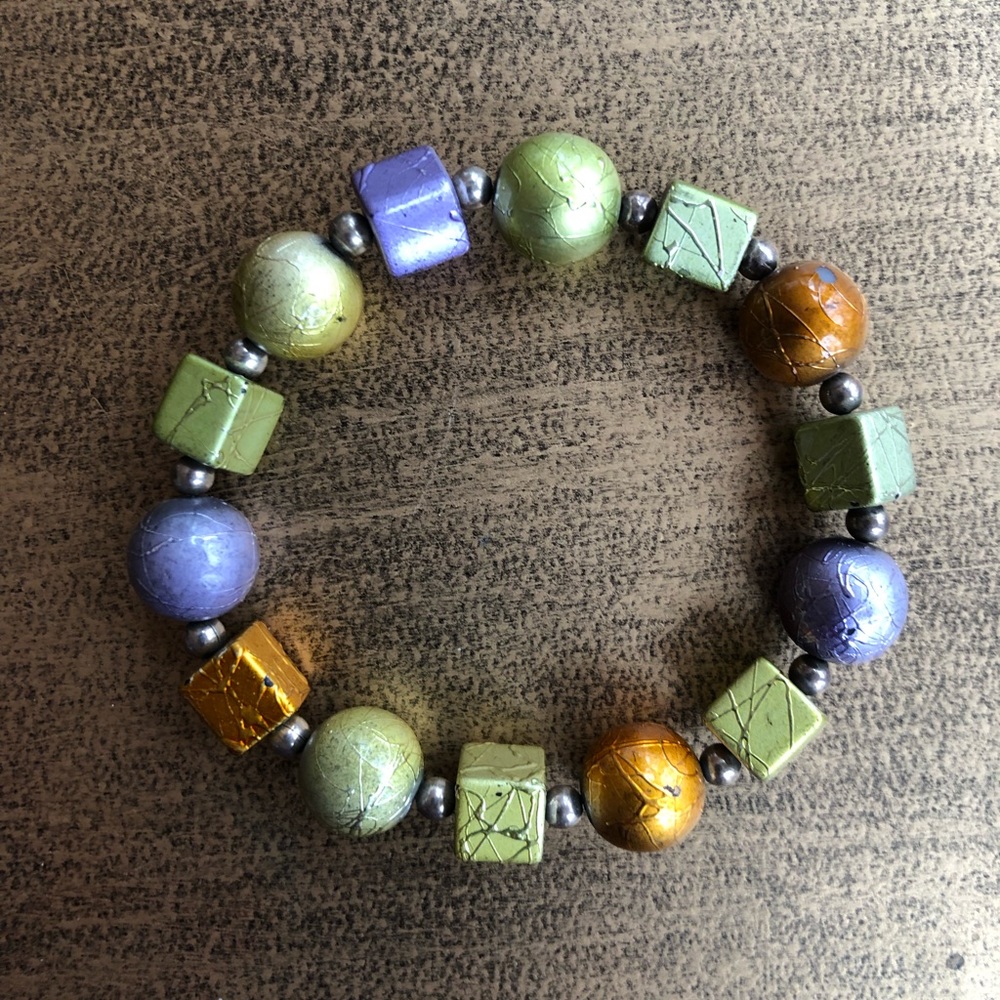 Iridescent beaded bracelet in lavender, sage green, and orange - Picture 5 of 5